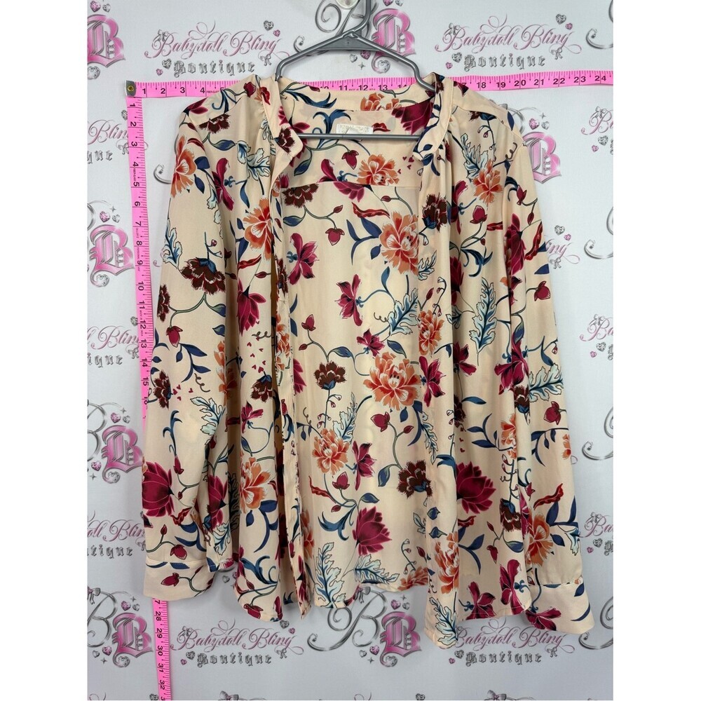 FINN AND GRACE Women's Cream Floral Button-Front Blouse with red & Blue Accents